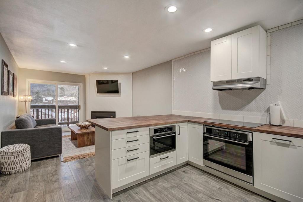 Frisco Apartment | Modern with Hot Tub & Pool by Ski Country Resorts
