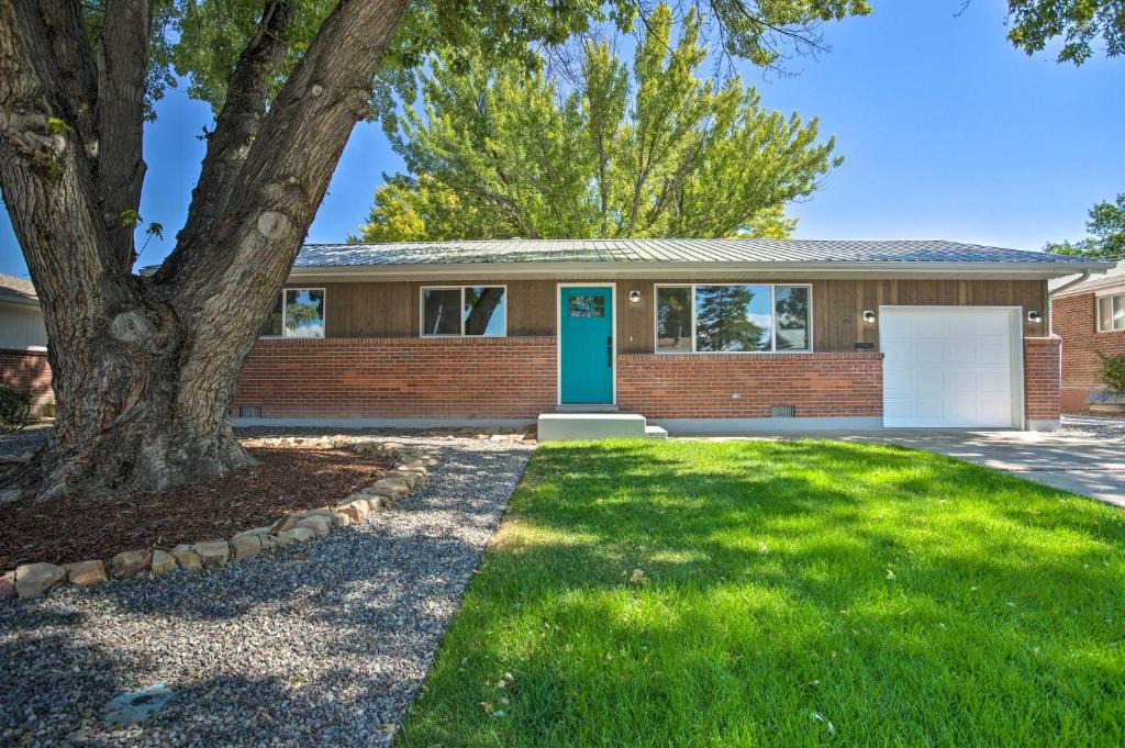 Montrose House | Montrose Adventure Base Near Skiing and San Juans!