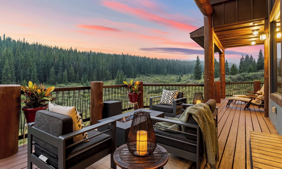 Valley of the Sun House | Moose Sightings, Hot Tub, Pool Table, Views, Hot Springs, 16mi to Breckenridge