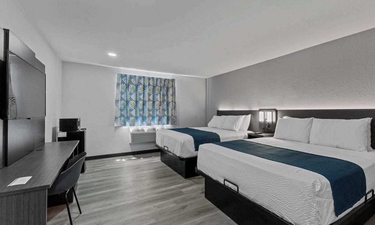 Brighton Hotel | Motel 6 Brighton CO Denver Northeast