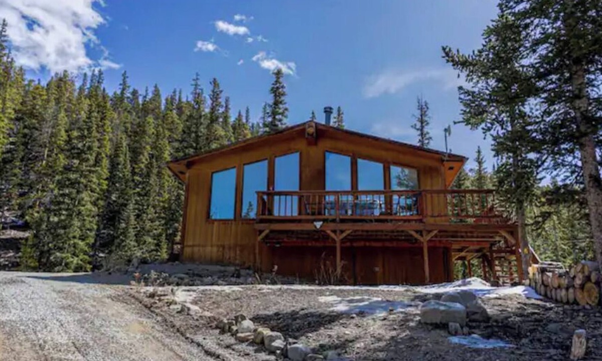 Valley of the Sun Cabin | Mountain base camp, 2 bedroom, wood stove amazing views, Middle of everything