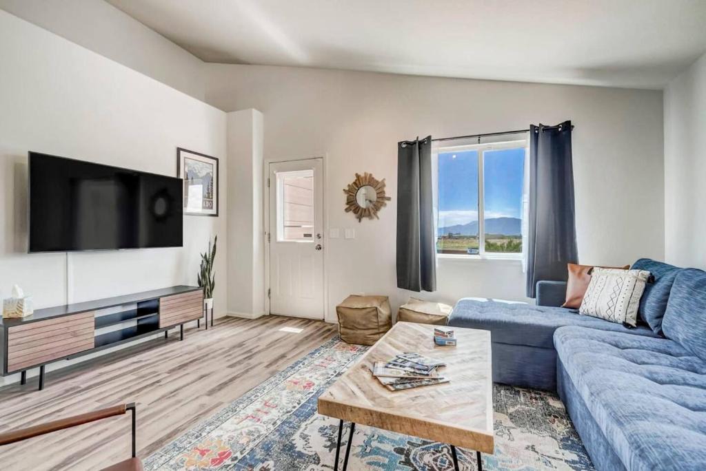 Colorado Springs House | Mountain Guest