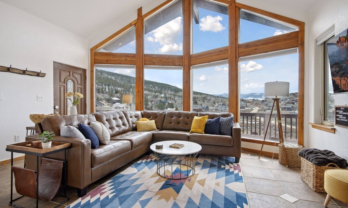 Innsbruck Val Moritz House | Mountain Home: Hot Tub, Views, Chef's Kitchen, Pet-Friendly. Unforgettable Stay!