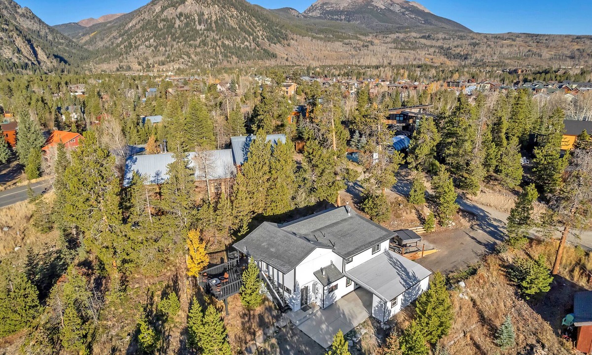Frisco House | ⛷️Mountain Home☀️ Hot Tub ⛰️Walk to Downtown Frisco✨$Zero Cleaning & Pet Fees