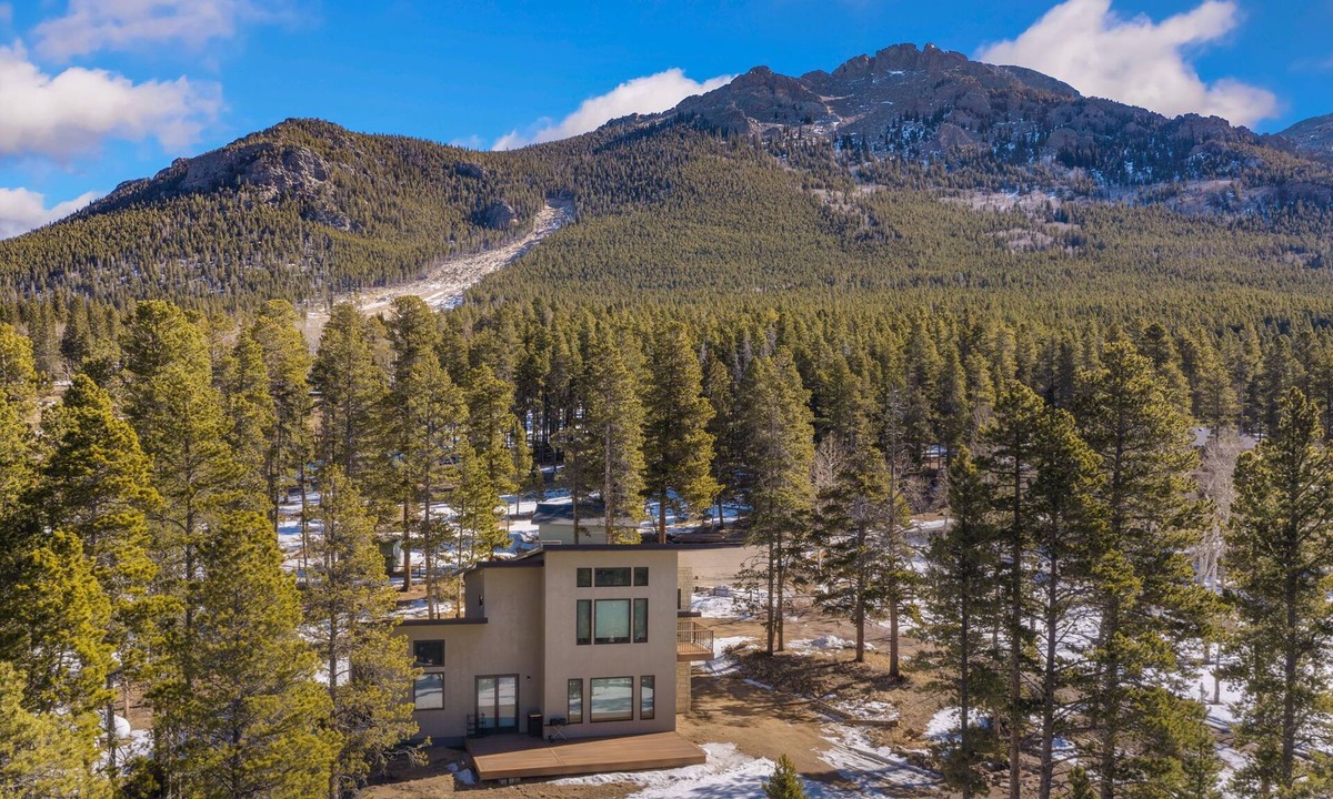 Estes Park House | Mountain Retreat with Panoramic Views & WiFi in Estes Park