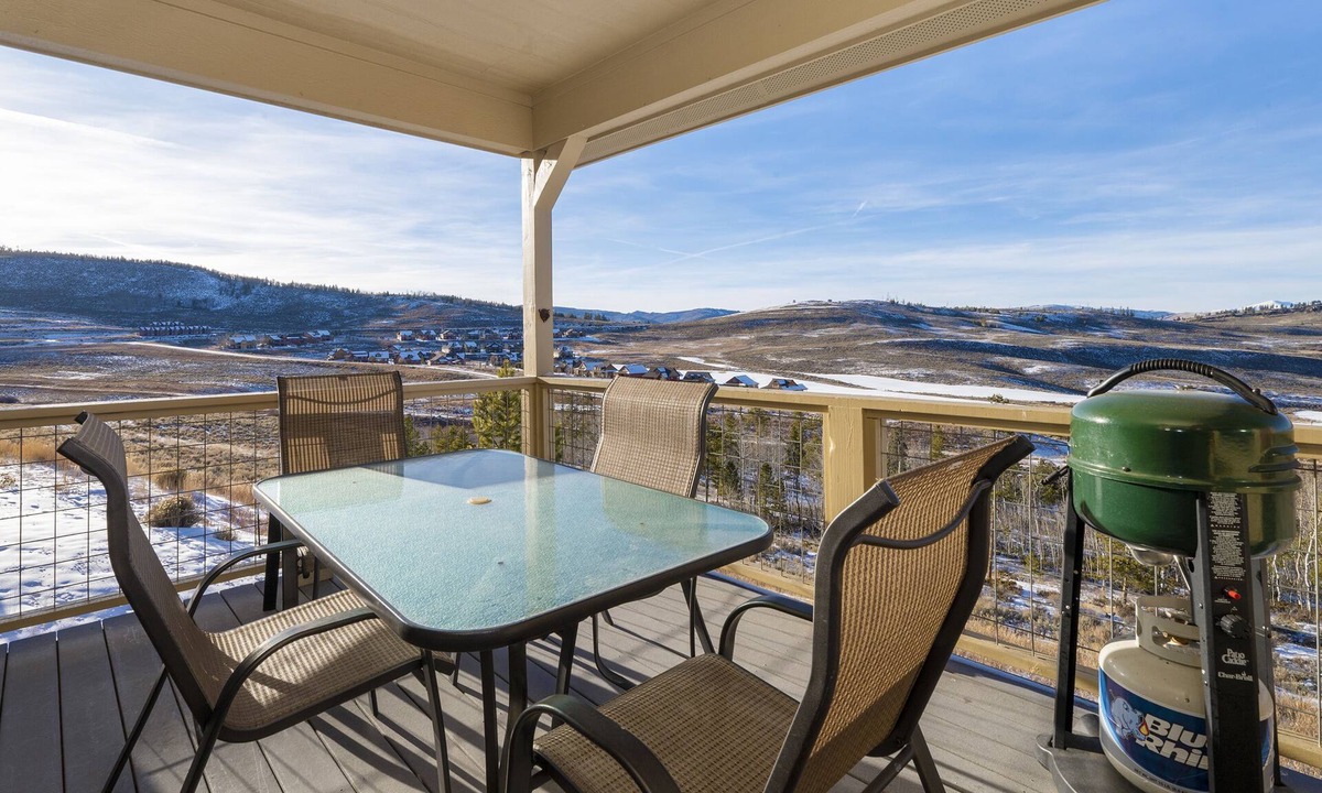 Grand Lake House | Mountain townhouse w/hot tub & scenic views