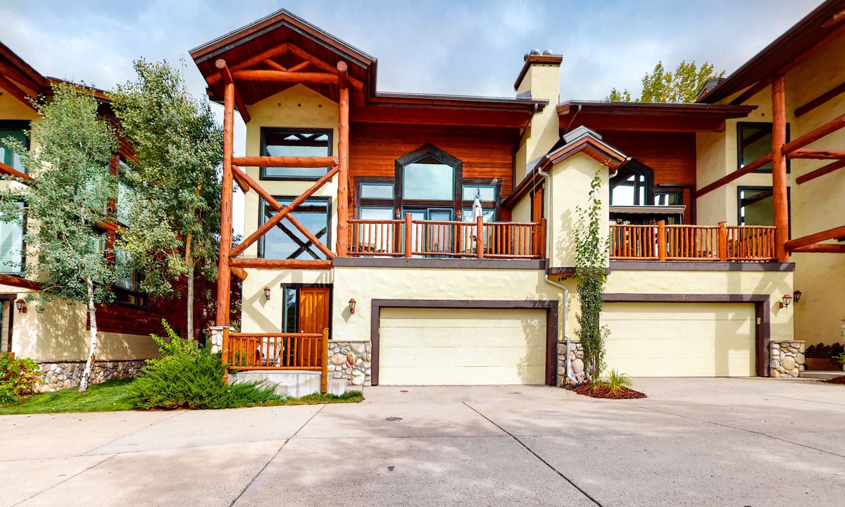 Steamboat Springs House | Mountain-view townhouse near skiing with pool, hot tub, tennis, & gas fireplace