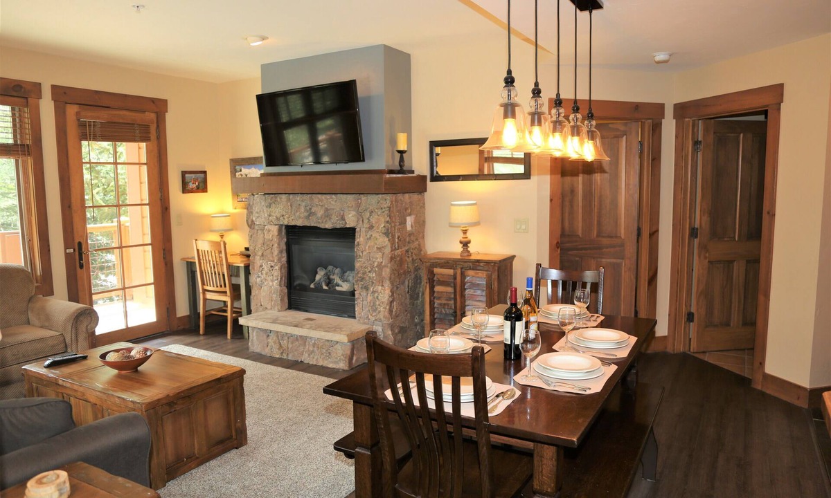 Breckenridge Condo | MTN. Thunder 2BR/2BA Corner Unit - 2 Queens in guest bedroom - 1 Block from Town