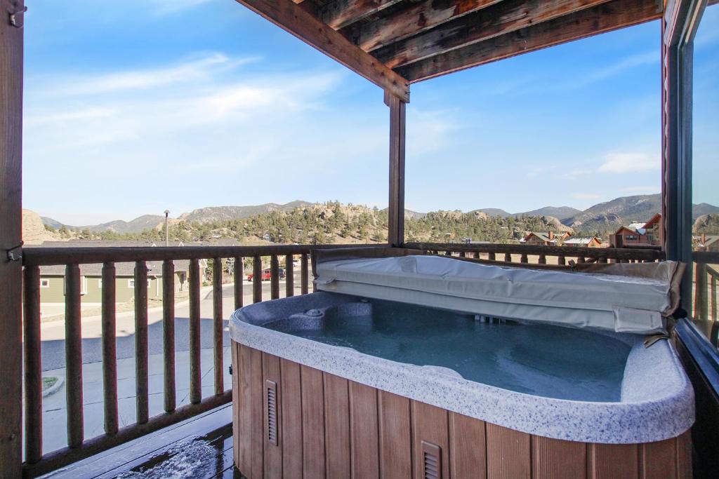 Estes Park Apartment | Nakai Peak 41B Condo