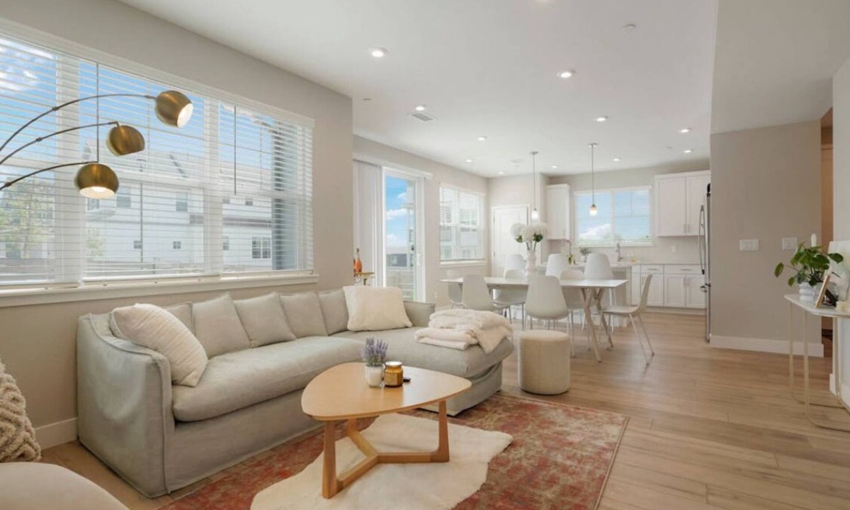 Barths House | New 3-bedroom Townhome in Edgewater with Attached Garage and Fenced Yard