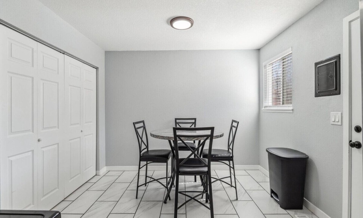 Berkley Apartment | NEW-Close to Confluence Park!