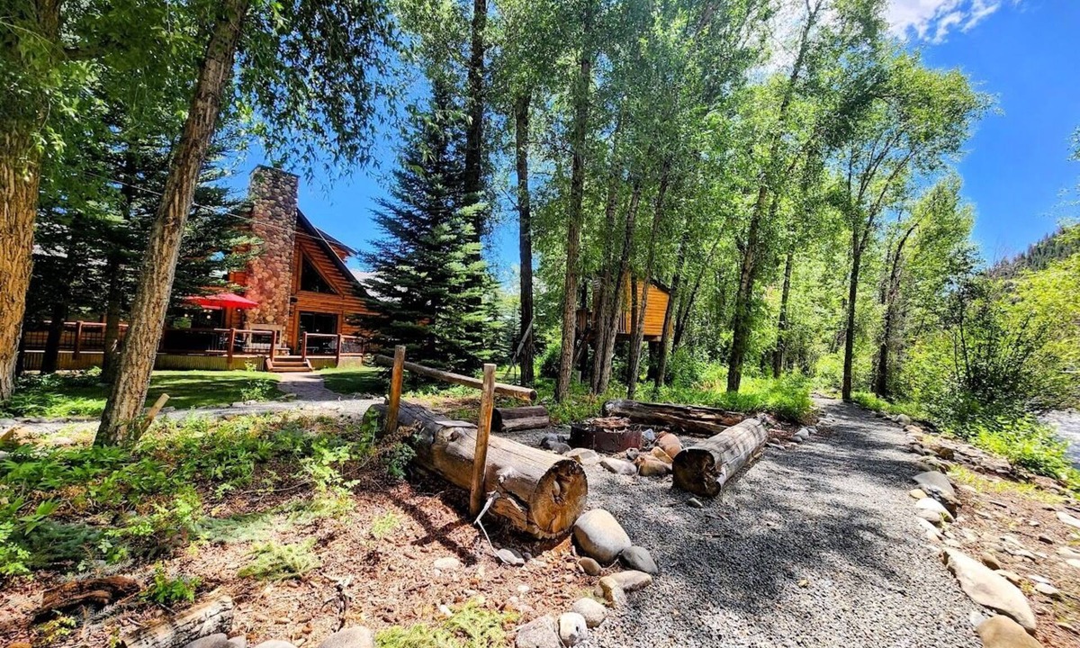 Almont House | NEW! East River Escape: A Waterside Escape in Almont! Discount!
