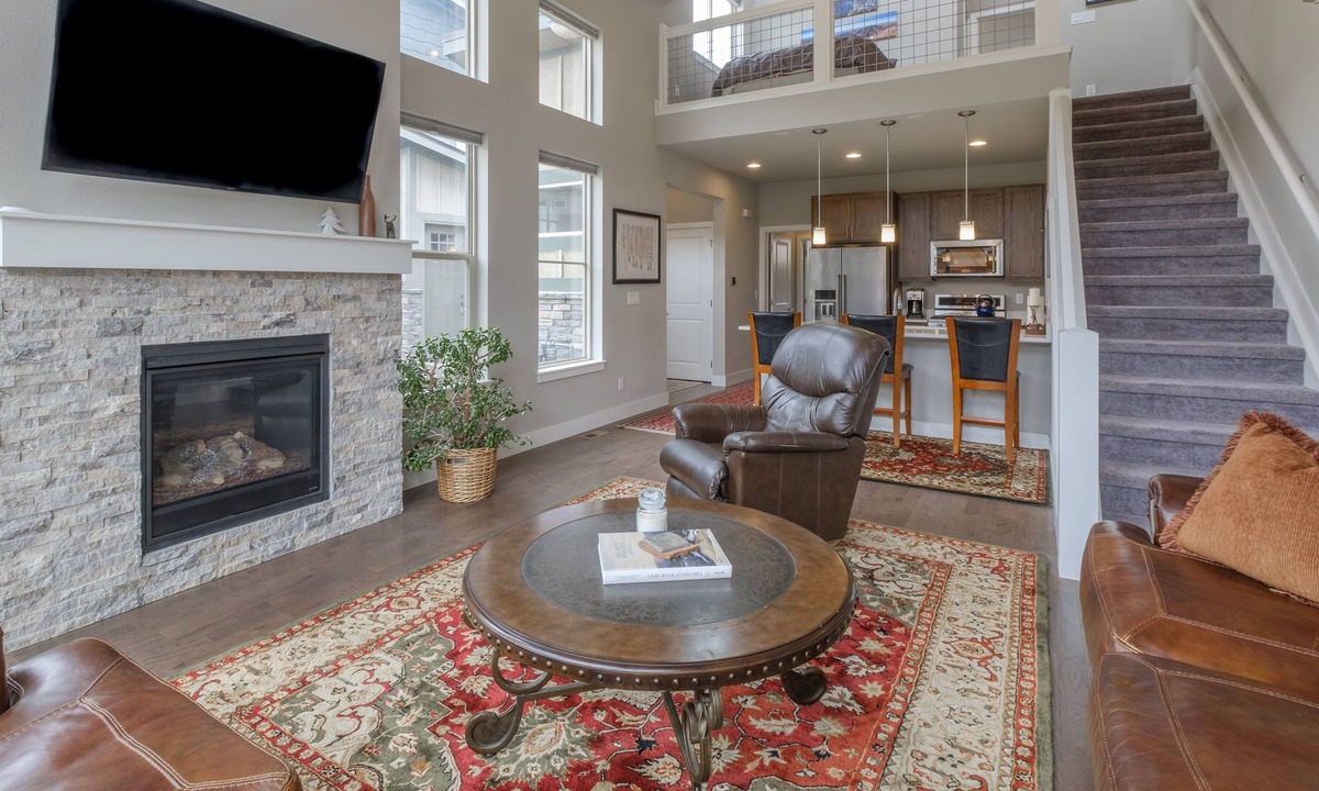 Rendezvous House | NEW LISTING! Modern Townhome - Walking distance to downtown WP and Fraser river!