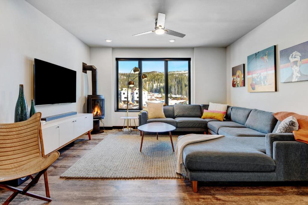 Winter Park House | New Luxury Loft #41 With Rooftop Hot Tub & Lounge, Great Views - 500 Dollars Of FREE Activities & Equipment Rentals Daily