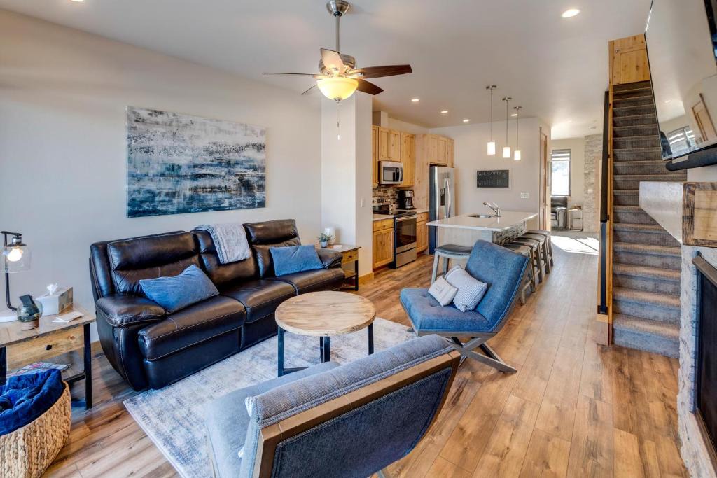 Winter Park House | New Luxury Villa #250 Near Resort With Rooftop Hot Tub & Great Views - FREE Activities & Equipment Rentals Daily