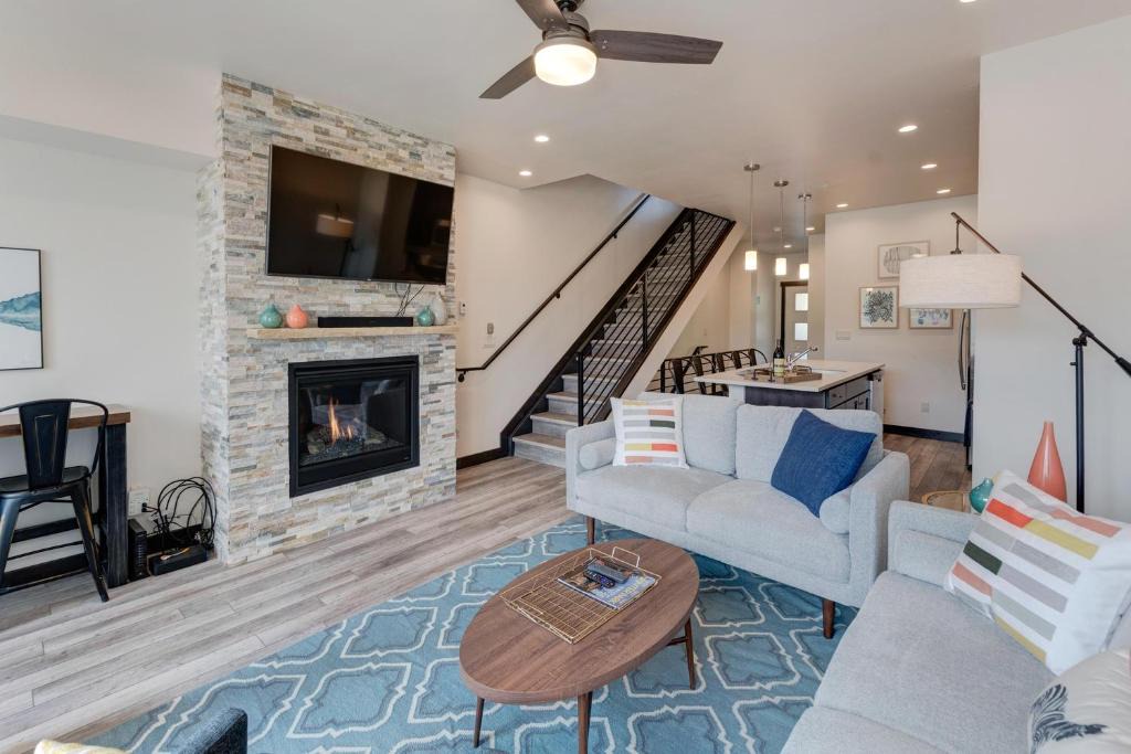Winter Park House | New Luxury Villa #280 With Rooftop Hot Tub & Great Views - 500 Dollars Of FREE Activities & Equipment Rentals Daily