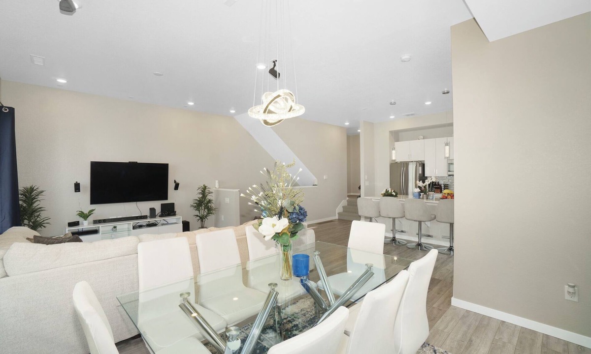 Twin Lakes House | New Modern Luxury Townhome