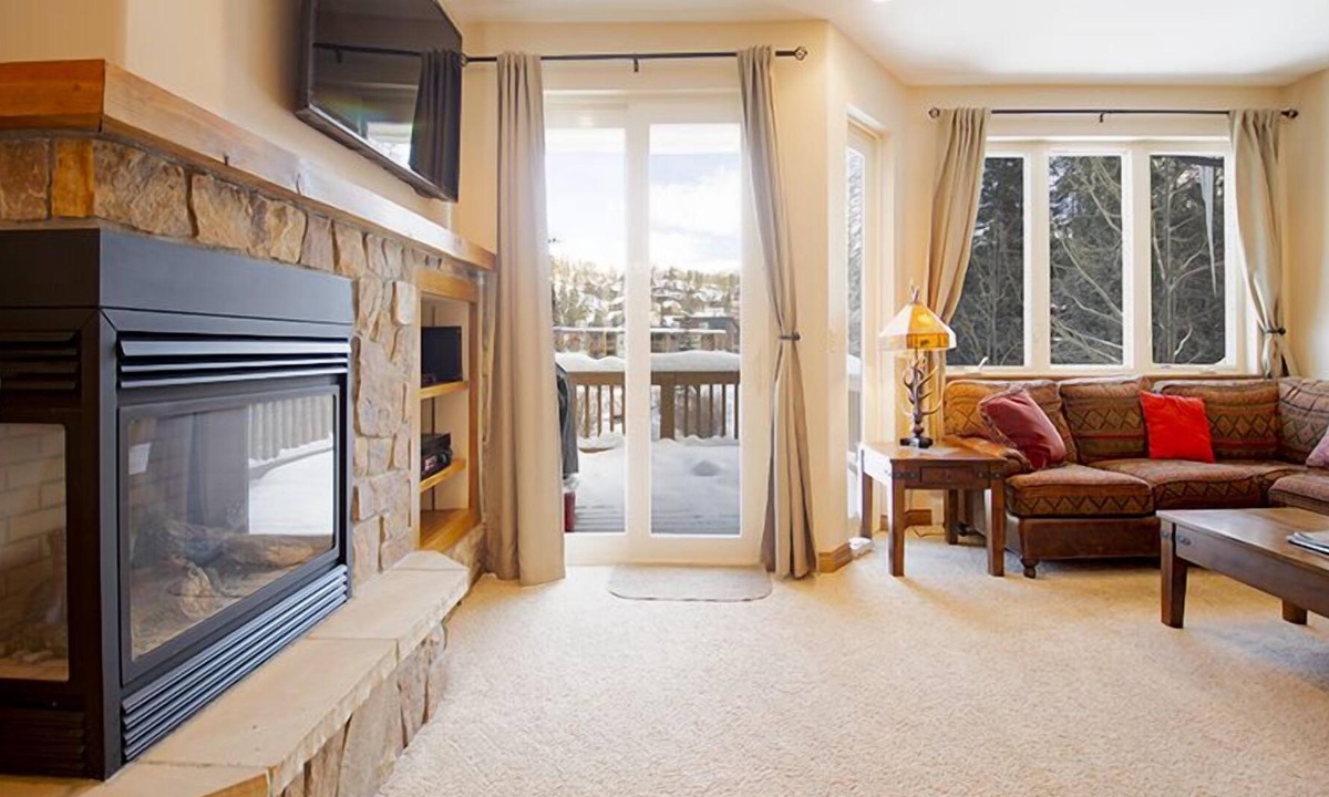 Winter Park House | New rental with Fraser river views, BBQ, private hot tub, 2 master suites