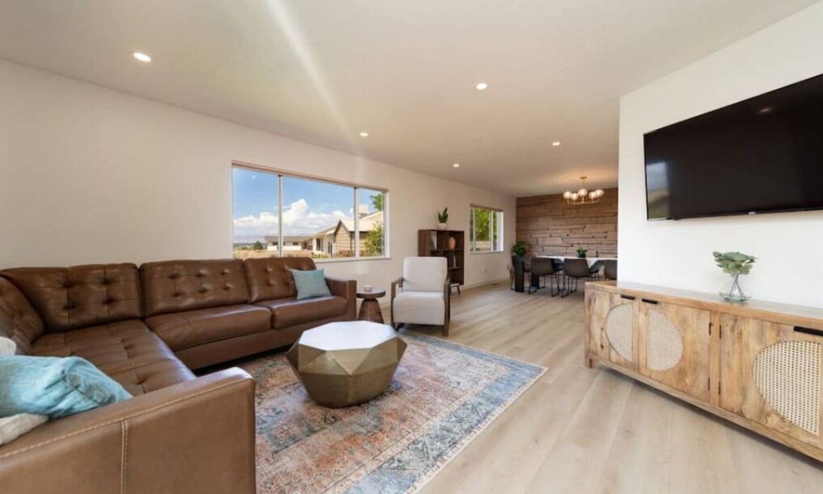 Redlands House | NEW! Views, Hot Tub & Trails