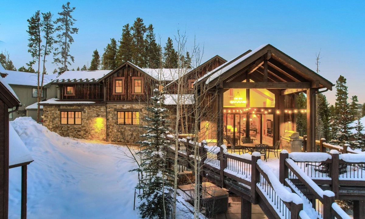 Warrior's Mark West House | NEW Wandering Moose on Peak 10, Epic Views, Hot Tub, LOCATION!