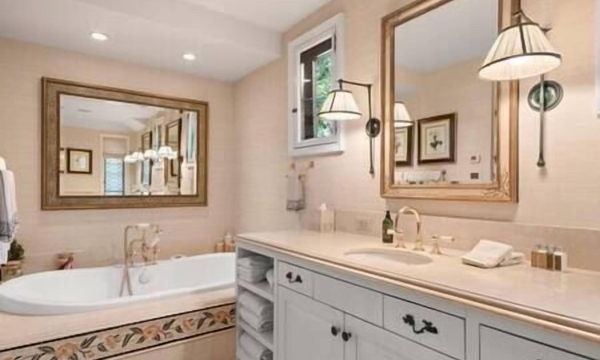 West End House | Newly Remodeled 6 bedroom Home