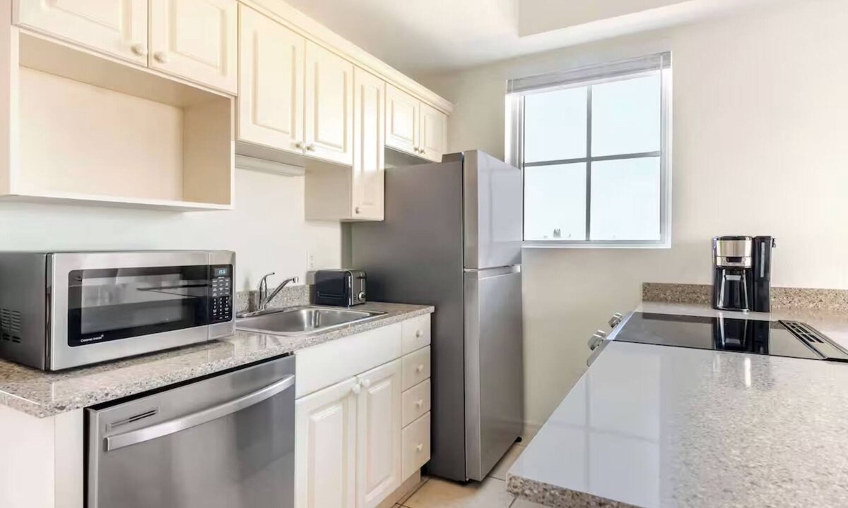 Seminole Park Hotel | Ocean Escape Studio w/Kitchen l Heated Pool by Atlantic Beach