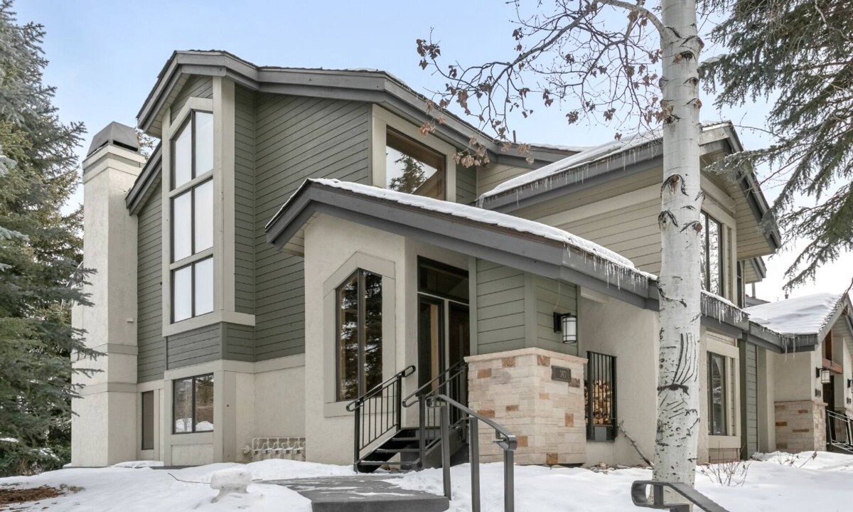 Avon Condo | On Call Shuttle - Outdoor Pool, Hot Tub - Steps From Hiking