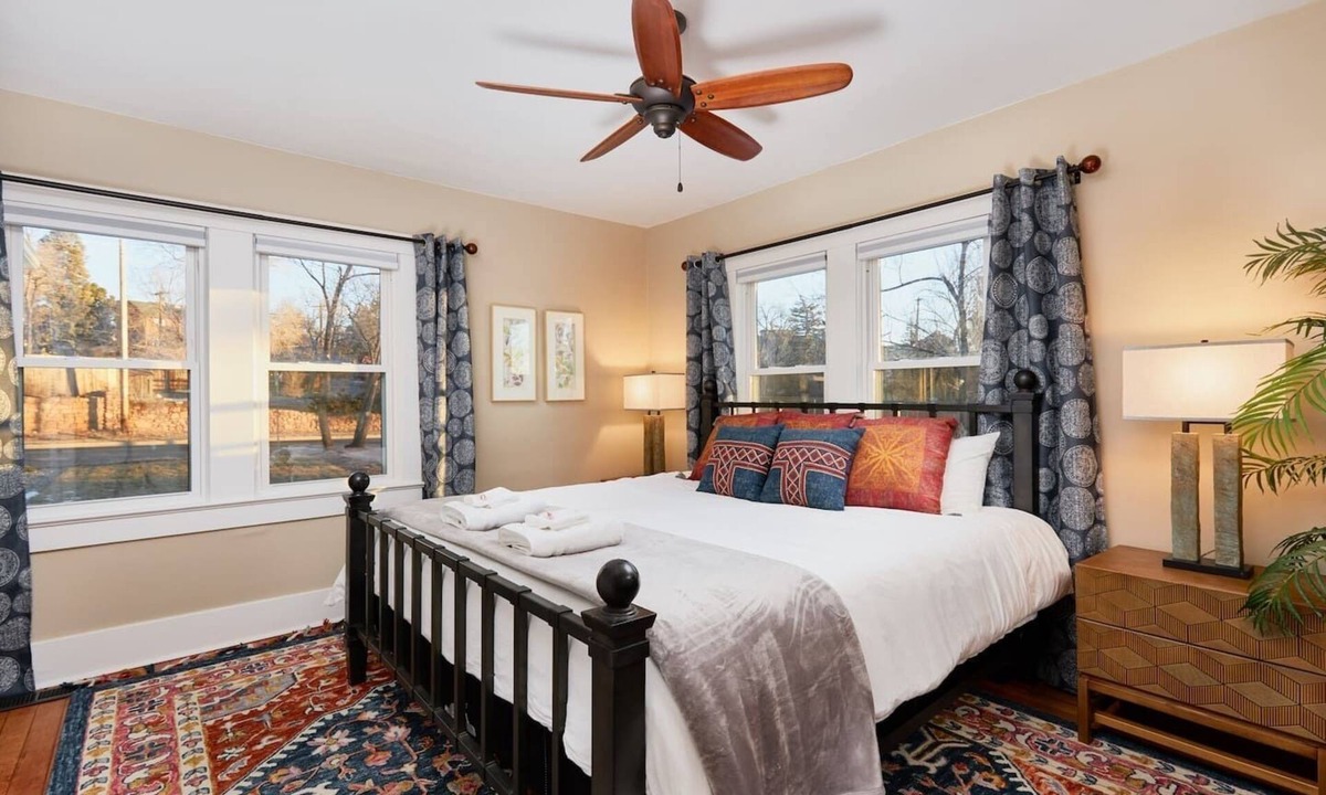 West Colorado Springs House | ONE block to Garden of the Gods ★ Hot Tub ★ AC