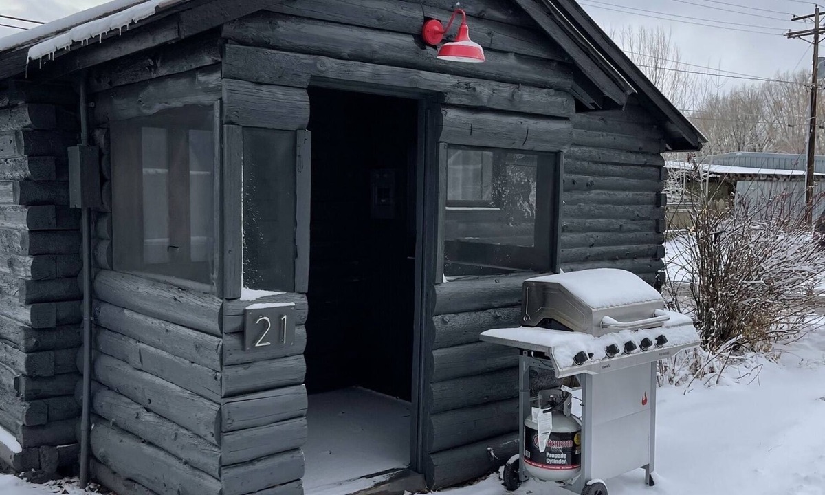 Meeker Cabin | One Room Cabin with Kitchenette