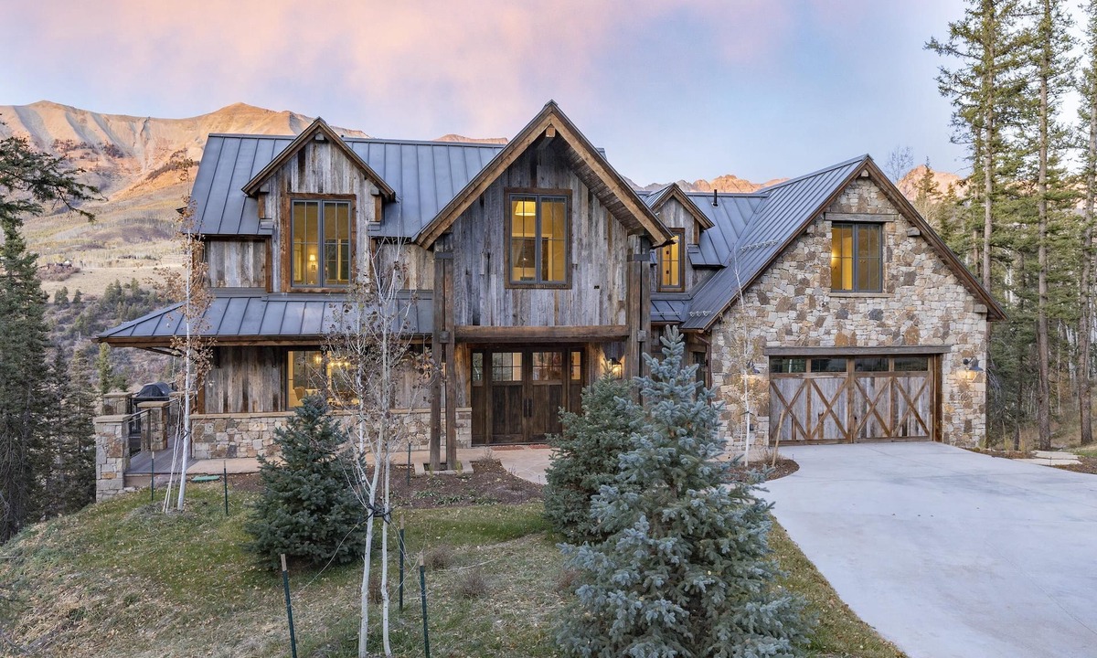 Mountain Village House | OVERLOOK HAUS- Mountain Oasis Overlooking San Sophia’s Ridge, Fire Pit & Hot Tub