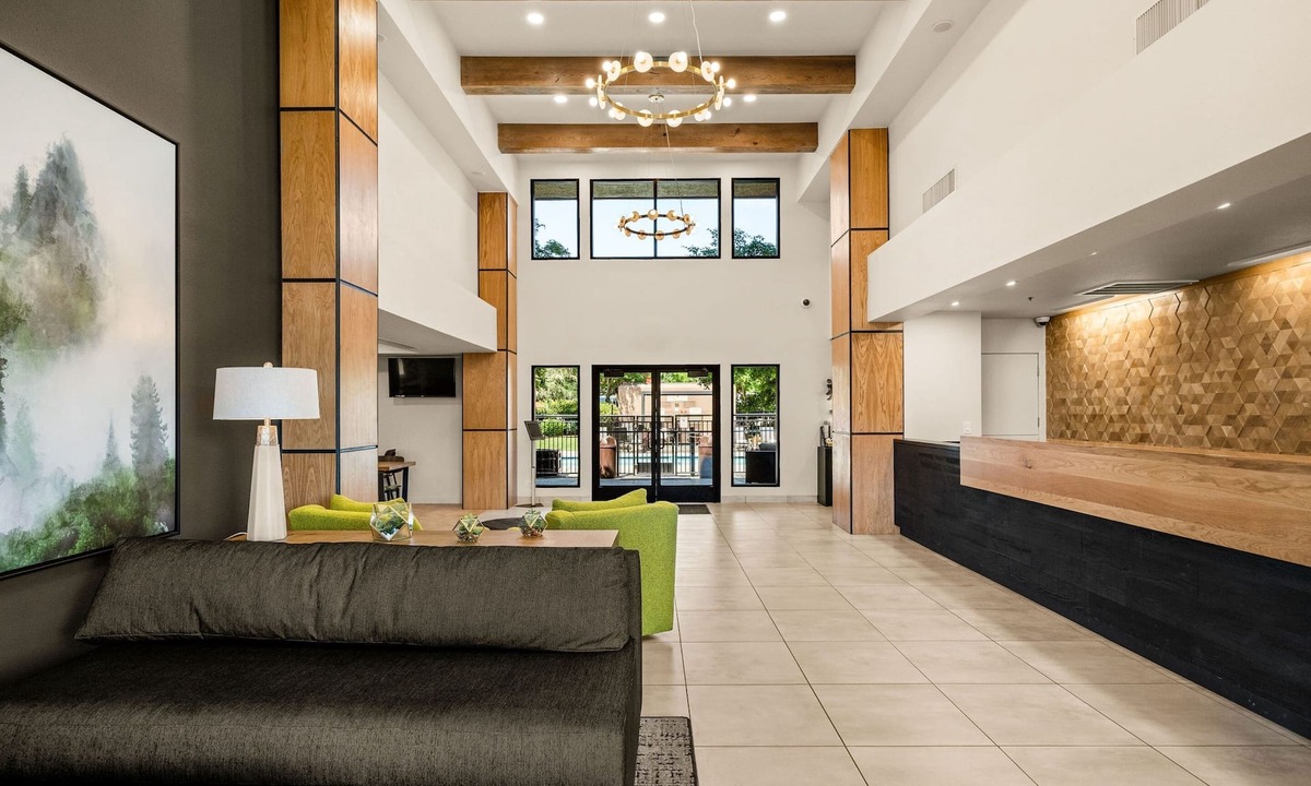 Redding Hotel | Oxford Suites Redding