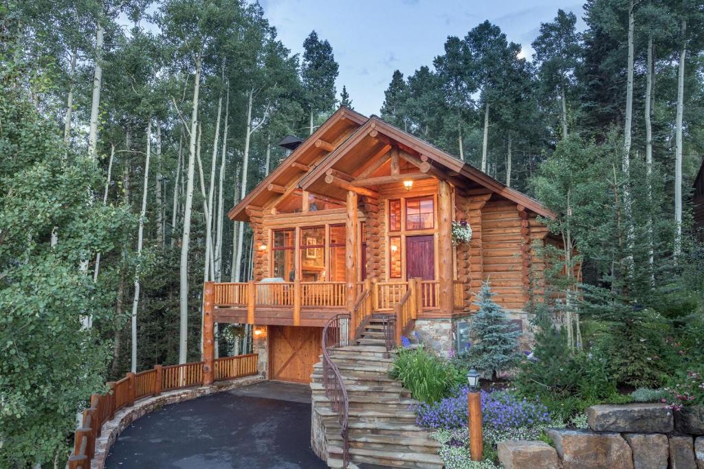 Palmyra Pines | Mountain Village