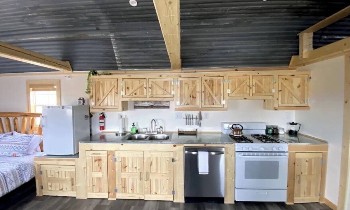 Blanca Cabin | Peaceful off-grid cabin at Alamo Alpaca Ranch PET FRIENDLY