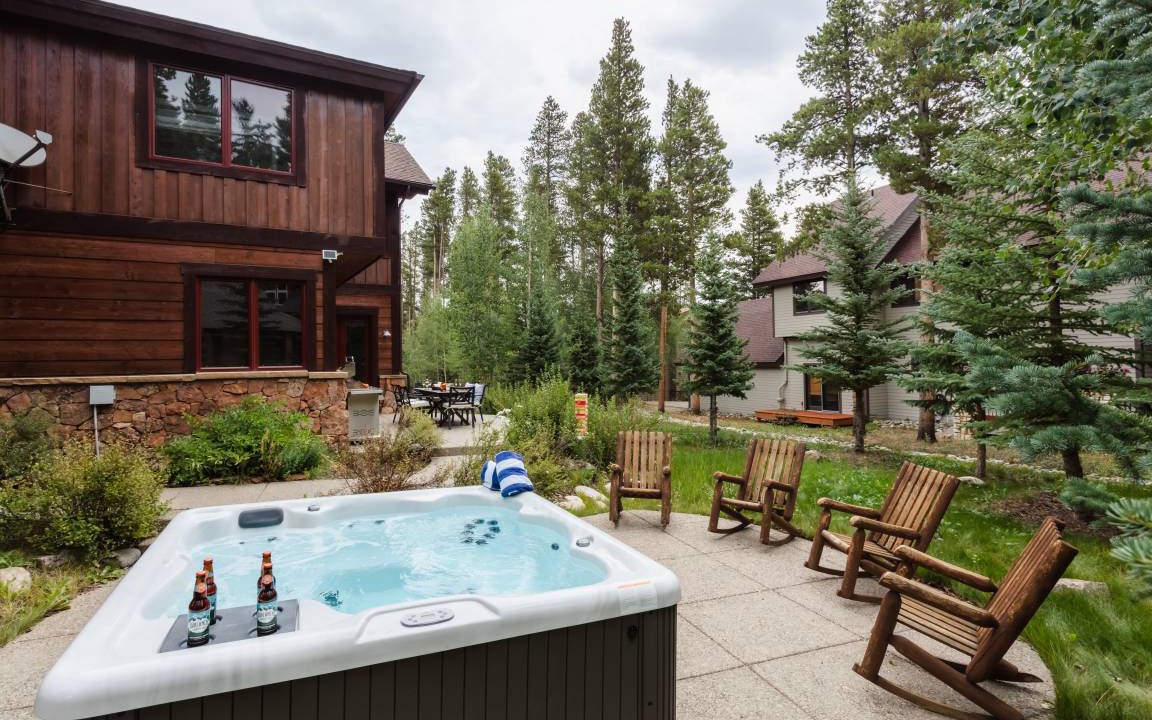 Christie Heights House | Peak 8 by AvantStay Spacious Modern Cabin w/ Hot Tub & Views