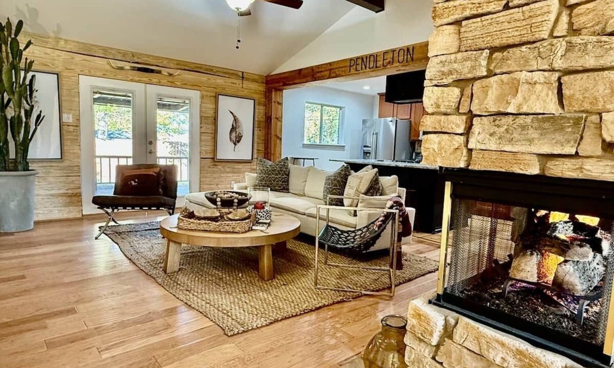 Conroe House | Pendleton Lodge | Bring Your Boat | Near Lake Conroe