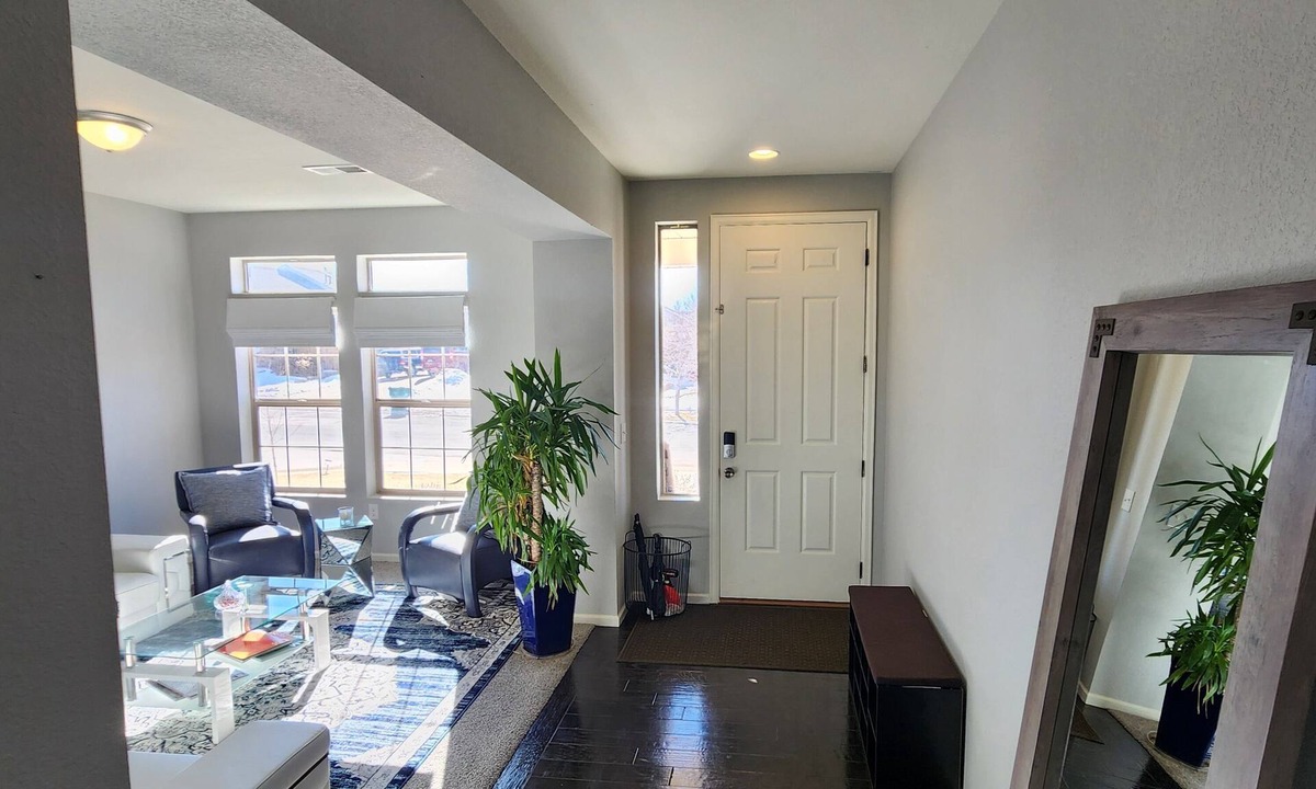 Aurora House | Perfect 6-bedroom house with WiFi in charming Aurora