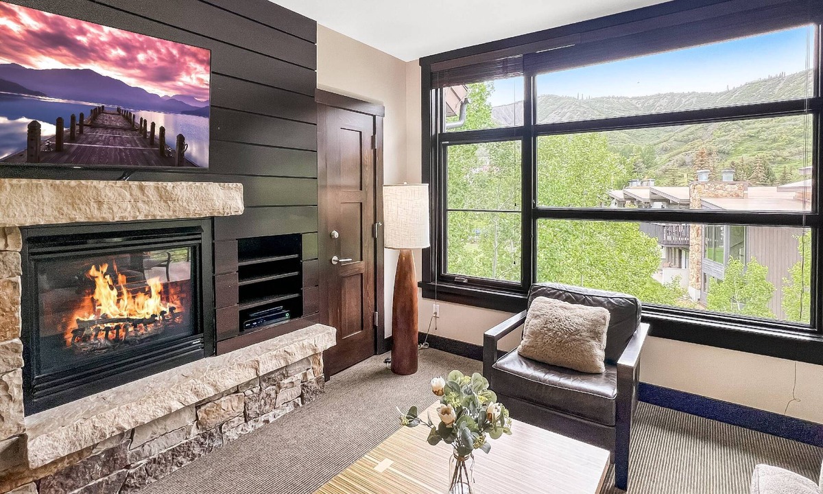 Snowmass Village Condo | Perfect Snowmass Getaway! Spacious Balcony with Views, A/C, Hot Tub, Gas FP & Parking