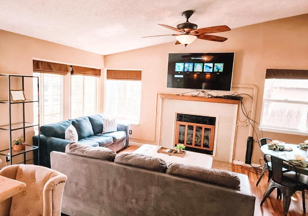 Briargate Villa | Pet Friendly 2 King Beds AF Academy Sleeps 12
