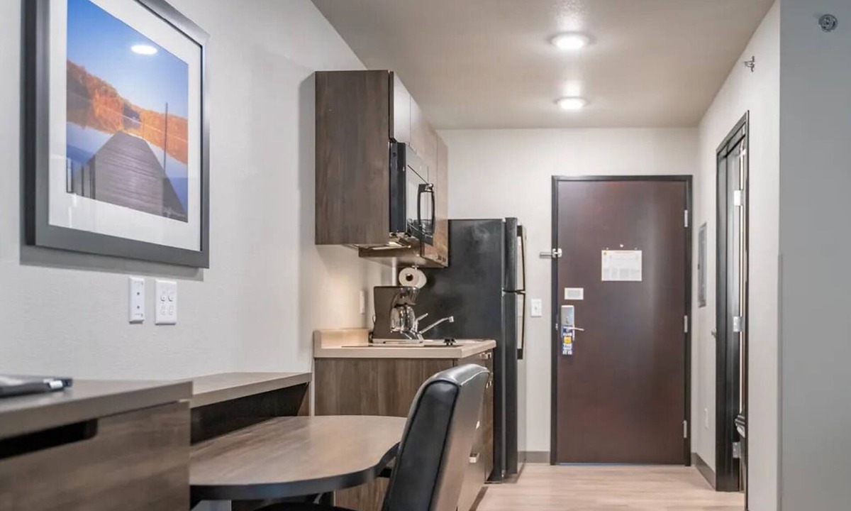 Wenatchee Hotel | Pet-Friendly 2 Suite w/Full Kitchen & Mountain Views – Great for Long Trips!