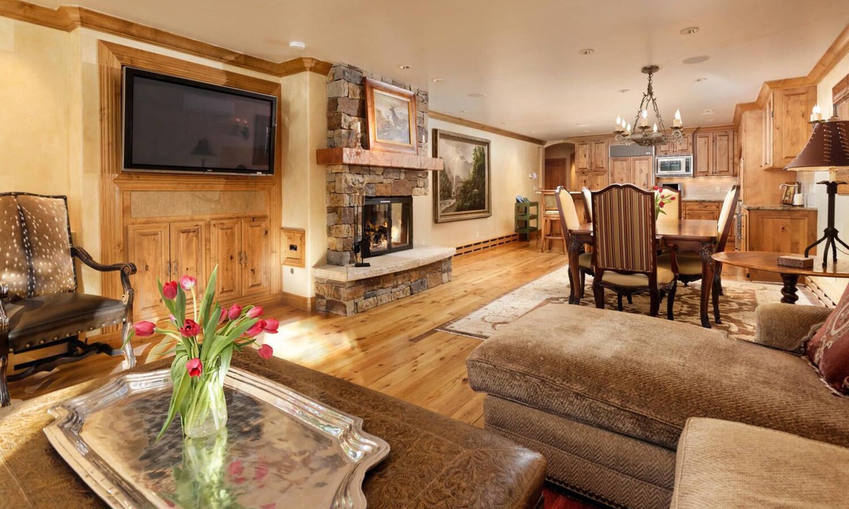 Aspen Condo | Pet Friendly & Luxurious 3 bedroom Aspen Condo