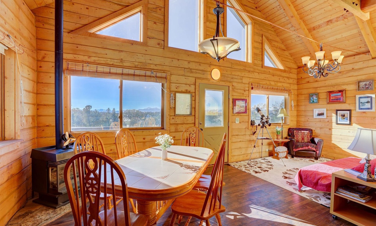 Como Cabin | Pet-Friendly Mountain Cabin with Stunning Stargazing Views