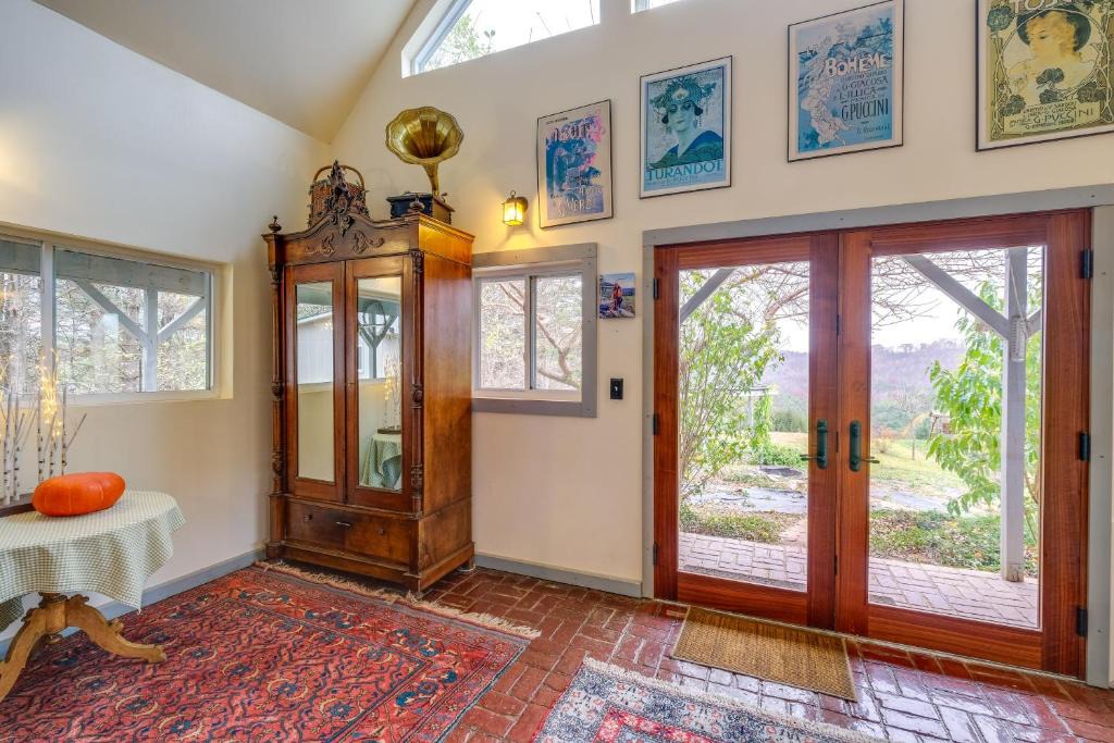 Pilot Apartment | Pet-Friendly Pilot Studio w/Vineyard Views!