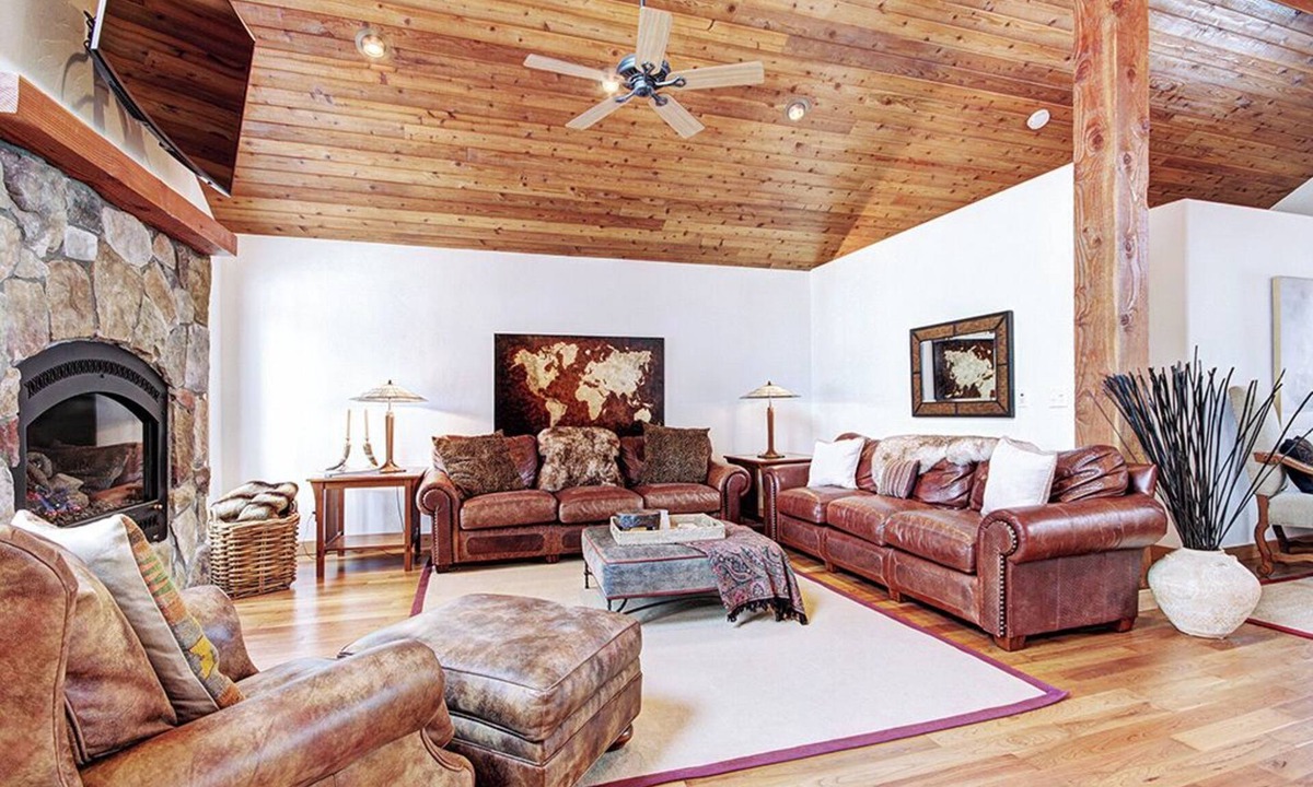 Fairways House | Pet Friendly- Pine Needle Lodge, a 4BR, 4.5BA retreat with hot tub, views, and sleeps 10.