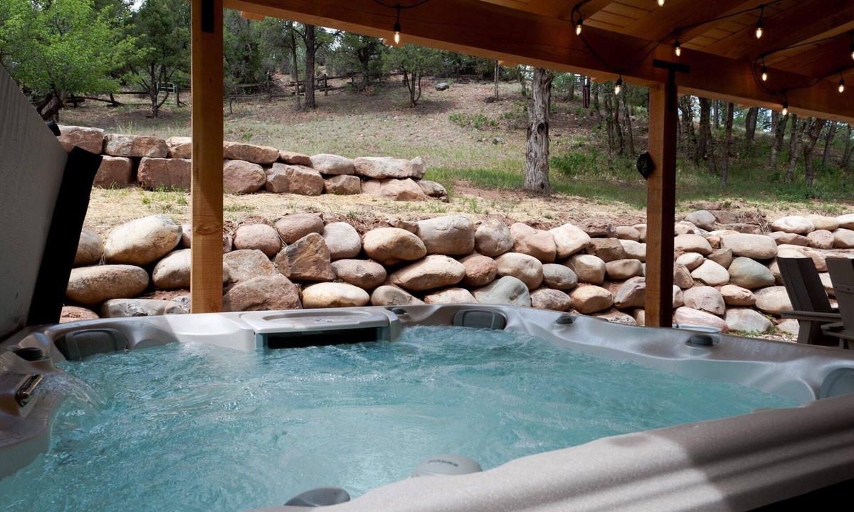 Durango House | Pet Friendly Remodeled Home - 3 Miles to DGO - Hot Tub, Yard, Ping Pong, AC