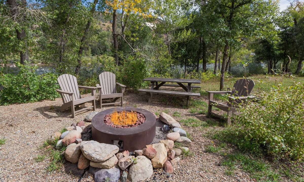 Durango House | Pet Friendly Rustic Cabin on the Animas River - 6 Min. to Downtown Durango