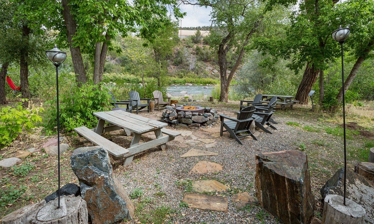 Durango House | Pet Friendly Rustic Cabin on the Animas River - 6 Min. to Downtown Durango