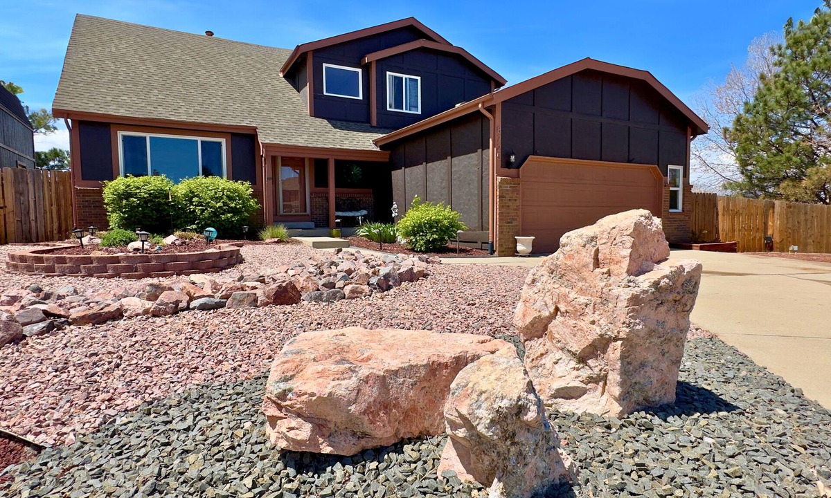 Briargate House | Pine & Peak - Bright, Airy Home w/Big Views in Peaceful Family Area
