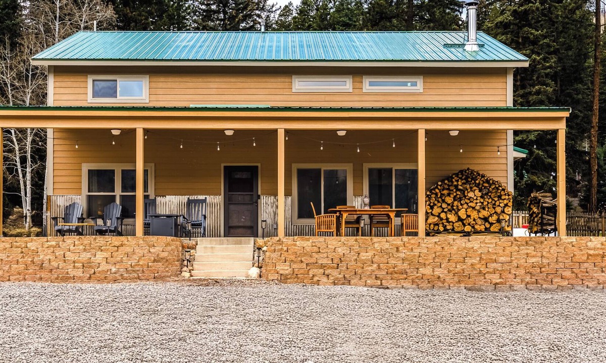 Bayfield House | Pond Property with Mountain Views minutes to Vallecito Lake walking distance to food and close to Durango (train/Mesa Verde and Million Dollar HWY)