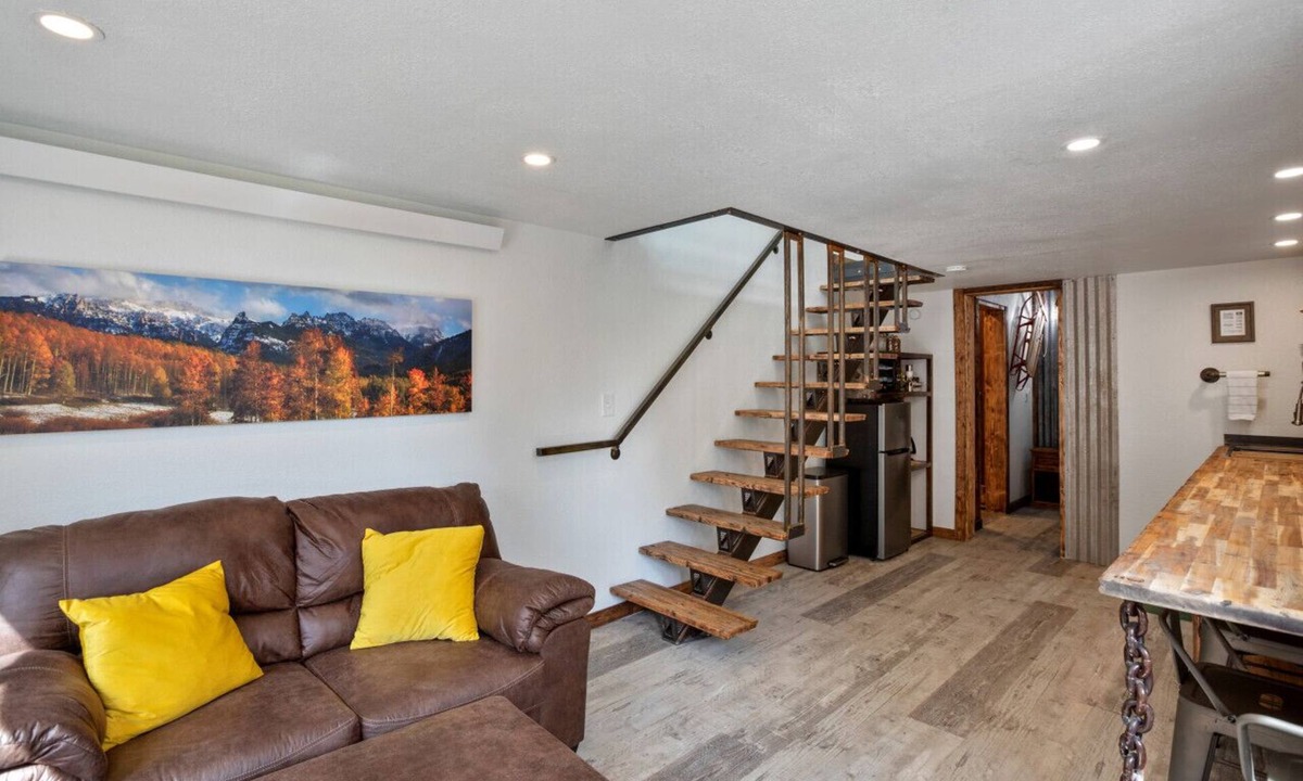 Florissant Apartment | Ponderosa Mtn. Suite - Hiking, Rustic Charm