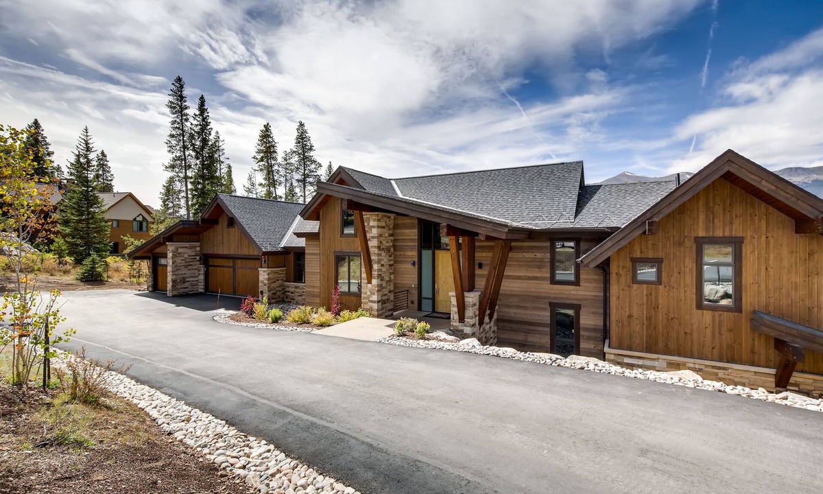 The Highlands House | Prime Summer Vacation Dates are still available Book your Vacation now!